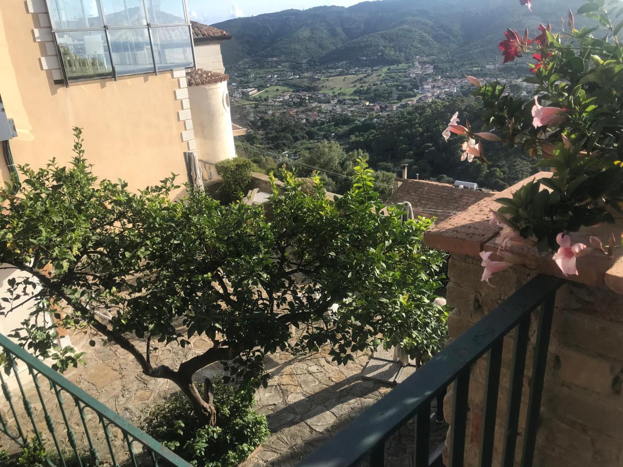 Residenza D'Epoca Tamara Lejlighedshotel Castellabate Eksteriør billede